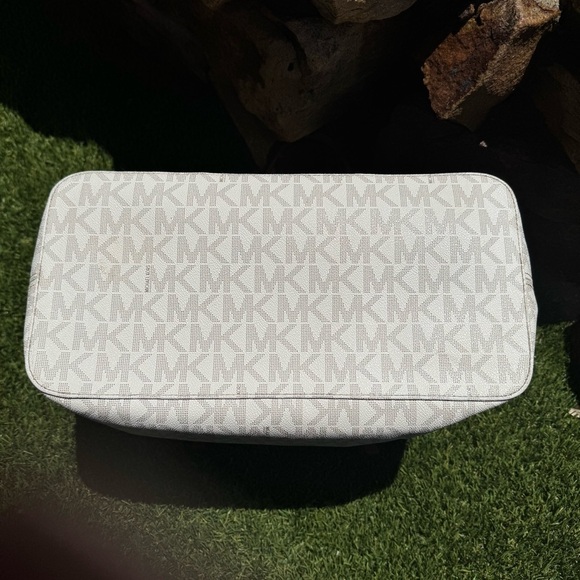 Michael Kors Met Center Stripe Carryall Tote in Vanilla/Gold - Picture 3 of 12